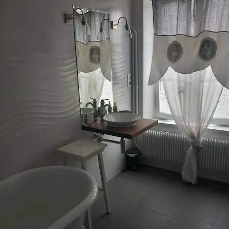 Holiday home Les Volets Bleus