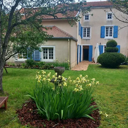 Les Volets Bleus Holiday home *