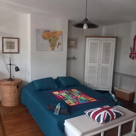 Les Volets Bleus Holiday home *