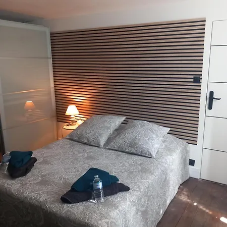Holiday home Les Volets Bleus *