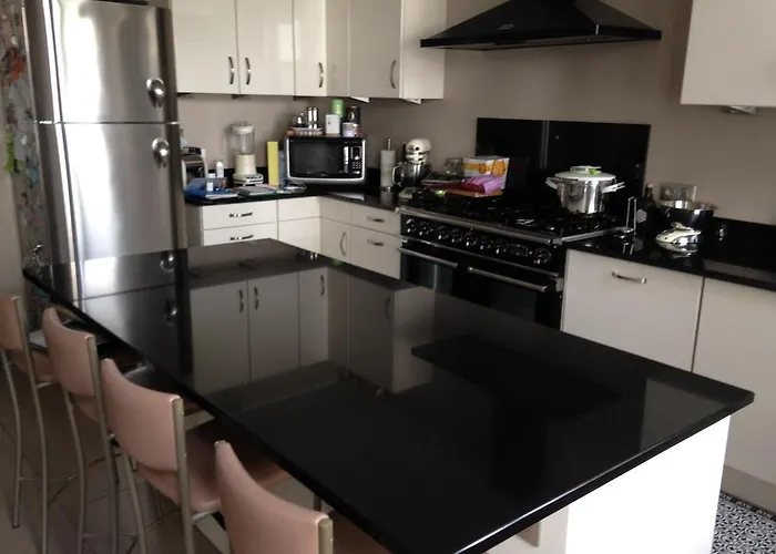 Les Volets Bleus Semesterbostad